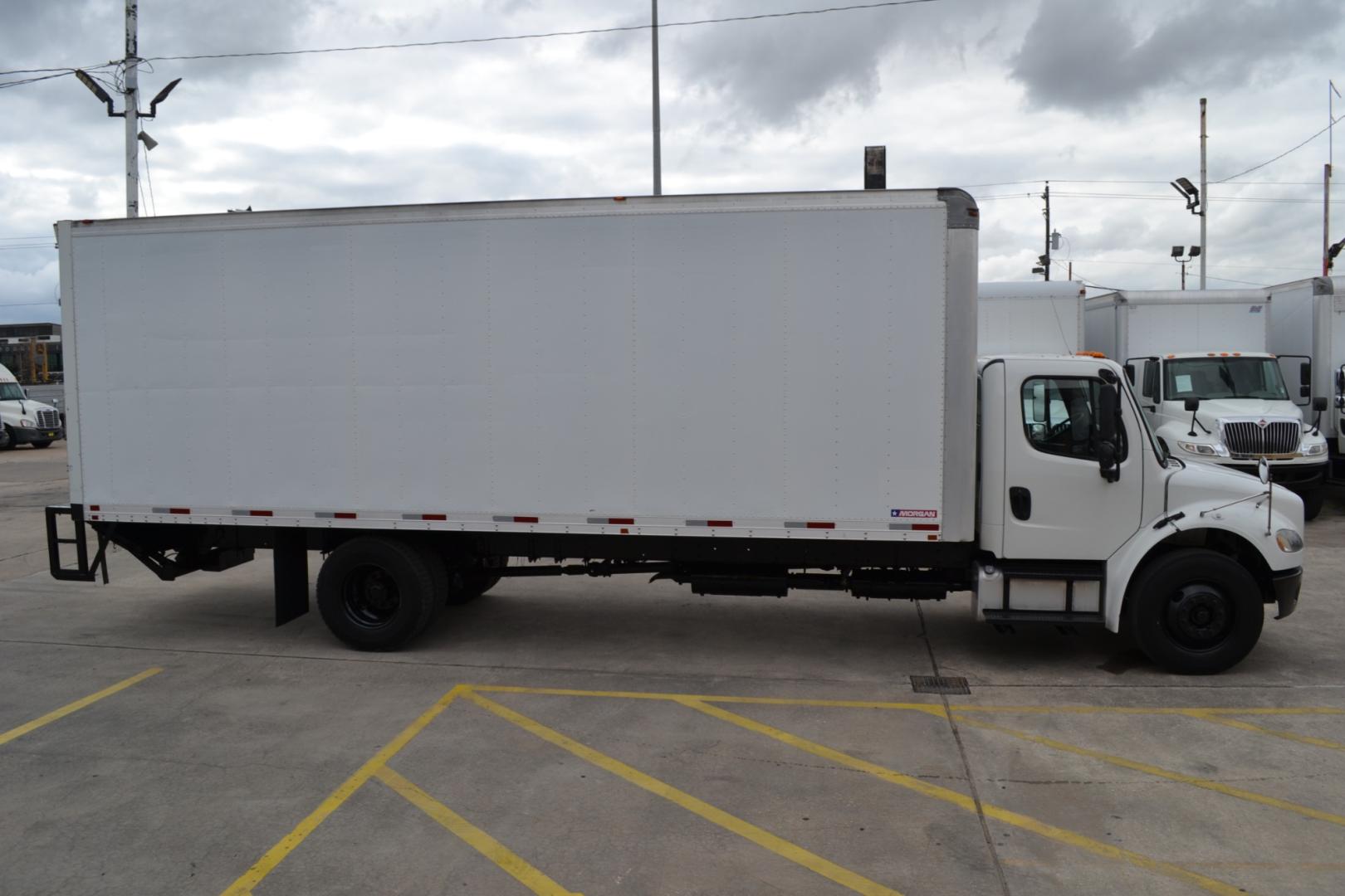 2014 WHITE /BLACK FREIGHTLINER M2-106 with an CUMMINS ISB 6.7L 240HP engine, ALLISON 2100HS AUTOMATIC transmission, located at 9172 North Fwy, Houston, TX, 77037, (713) 910-6868, 29.887470, -95.411903 - Photo#3